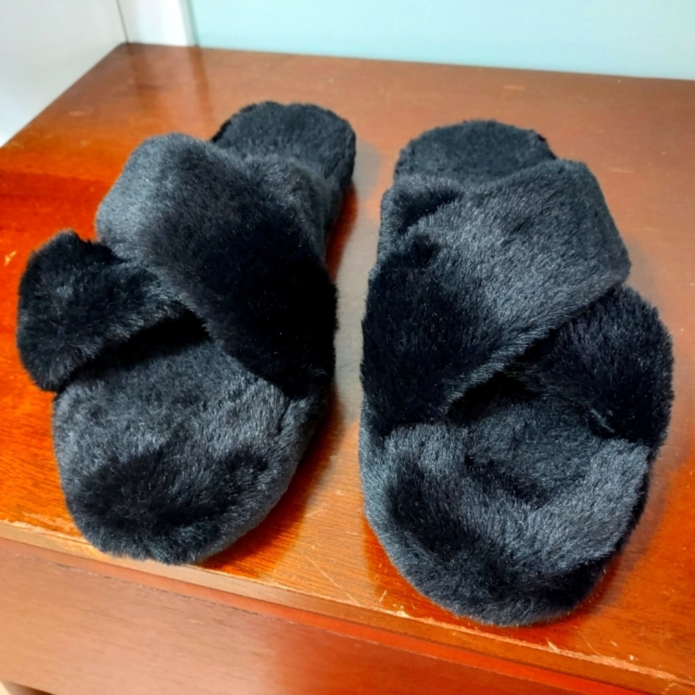 Bearpaw Brielle Black slippers - size 9/10